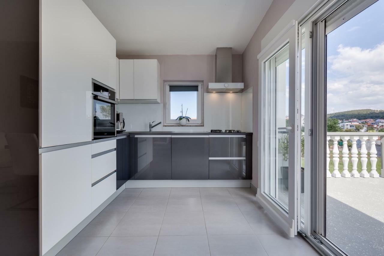 Modern And Spacious Apartment Bibinje Bagian luar foto