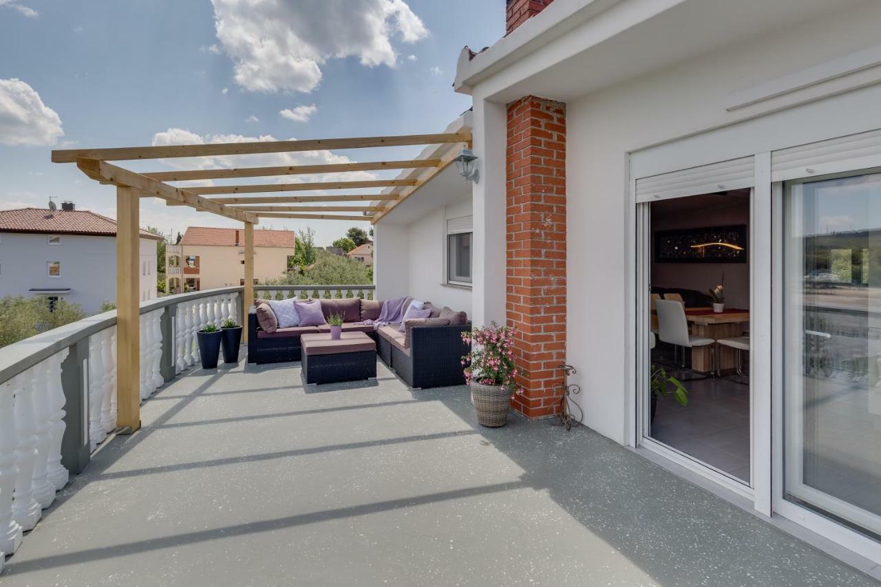 Modern And Spacious Apartment Bibinje Bagian luar foto