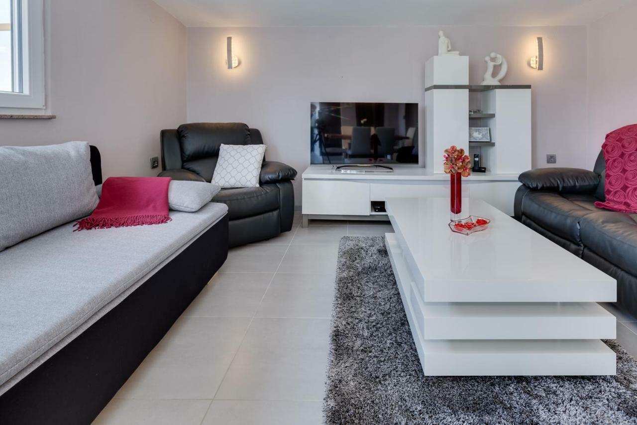 Modern And Spacious Apartment Bibinje Bagian luar foto