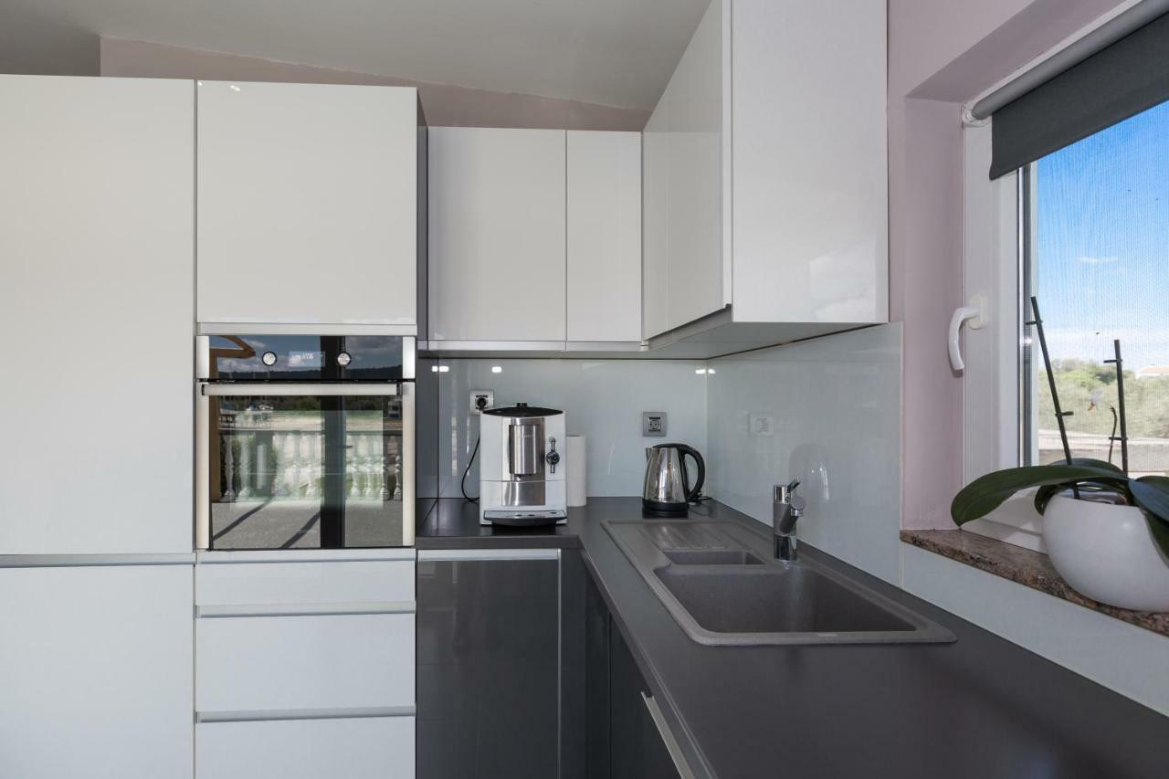 Modern And Spacious Apartment Bibinje Bagian luar foto
